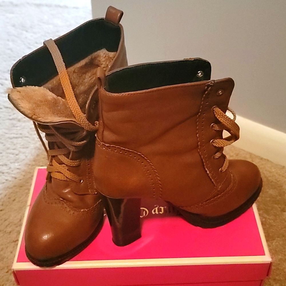 Fur inside heel boots